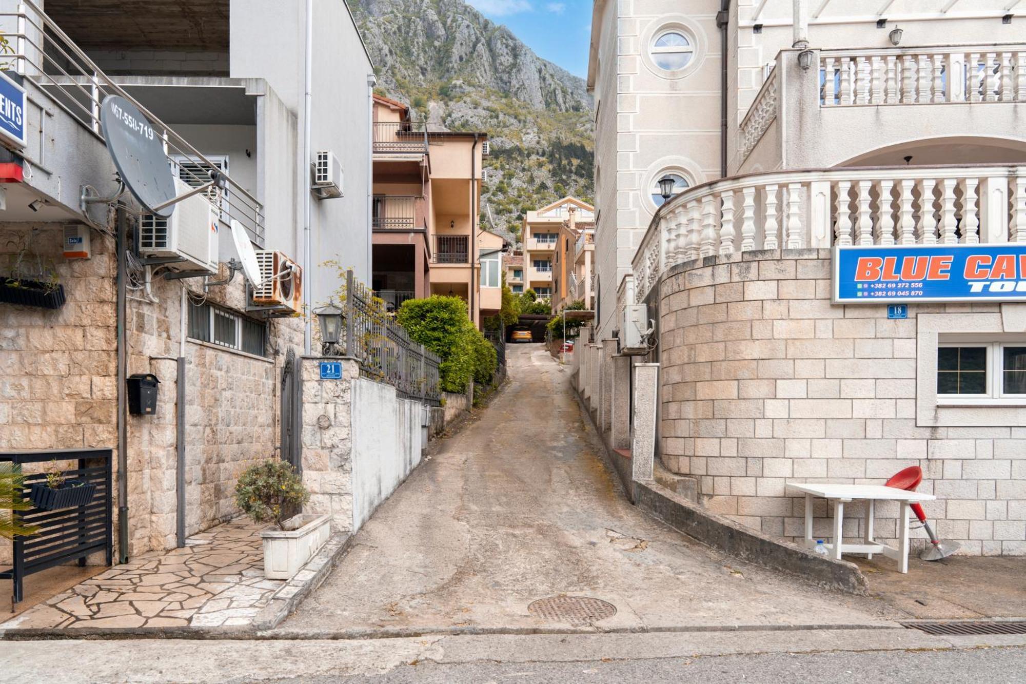 Apartment Busola Kotor Buitenkant foto